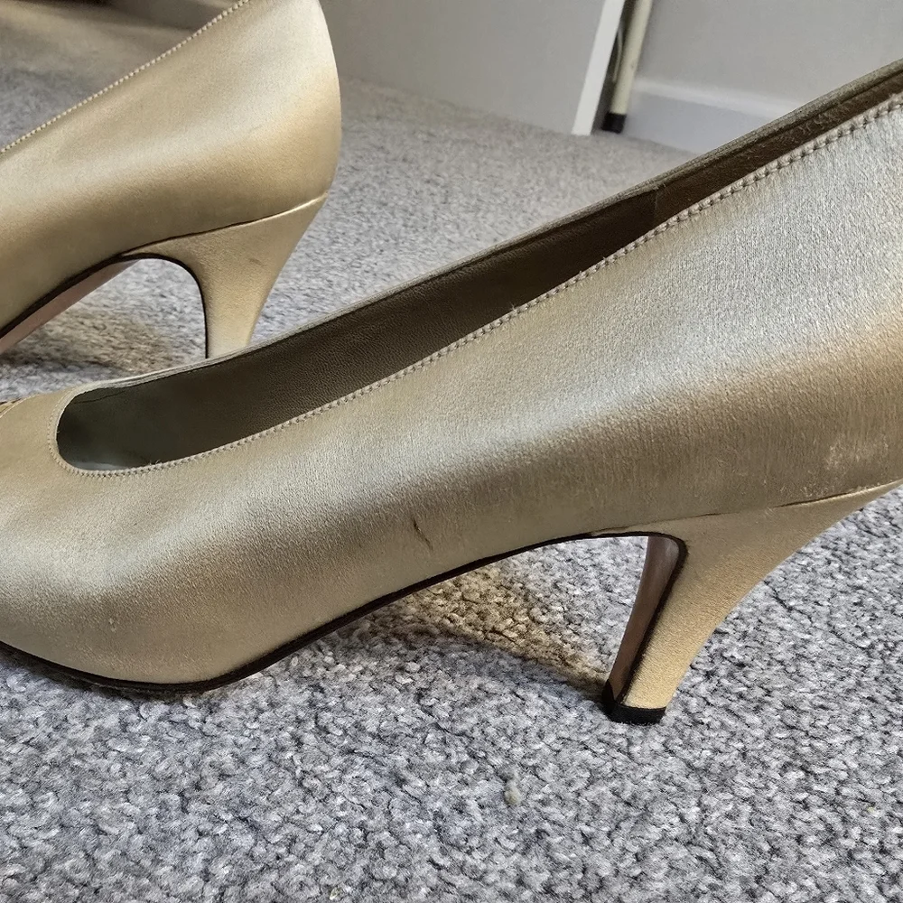 St John Made In Italy Gold Satin Sequin Toe Cap Pumps Size 7